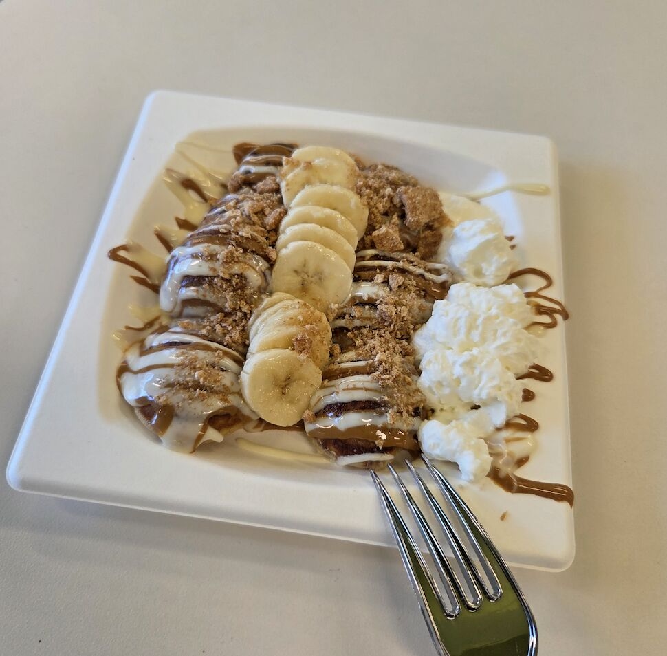 A guest's build-your-own mini pancakes at Jobber: banana, white chocolate, Biscoff cream and Cinnamon Toast Crunch crumbs, photographed by the Jobber team